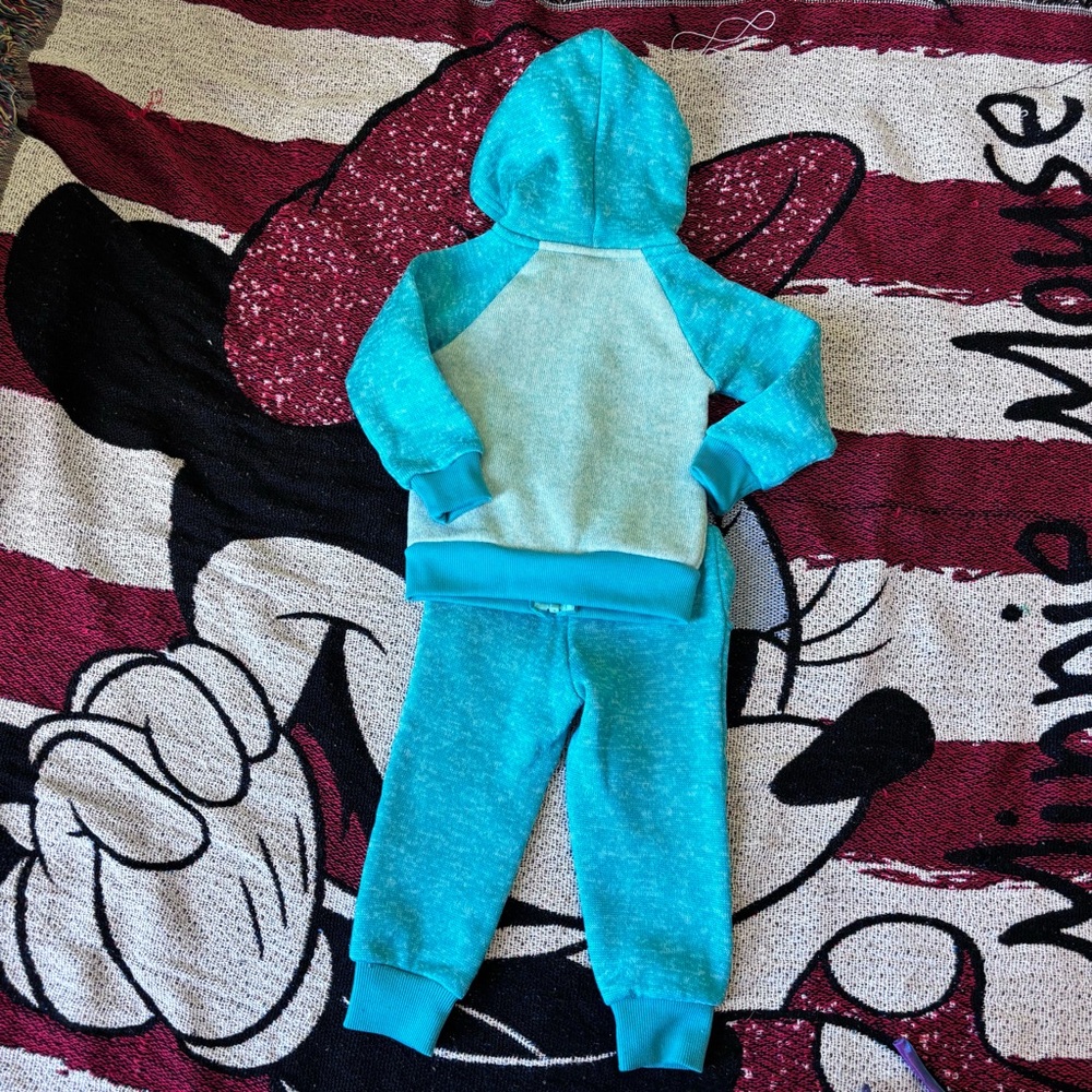 HELLO KITTY BLUE SEQUIN KITTY TWO PIECE OUTFIT TRACK SUIT SIZE 2T - Picture 6 of 8